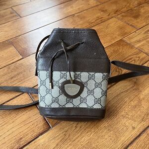 Vtg 1980’s Gucci GG Drawstring Bucket Coated Canvas Crossbody/Shoulder Bag Tan